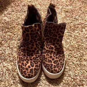 Leopard print shoe